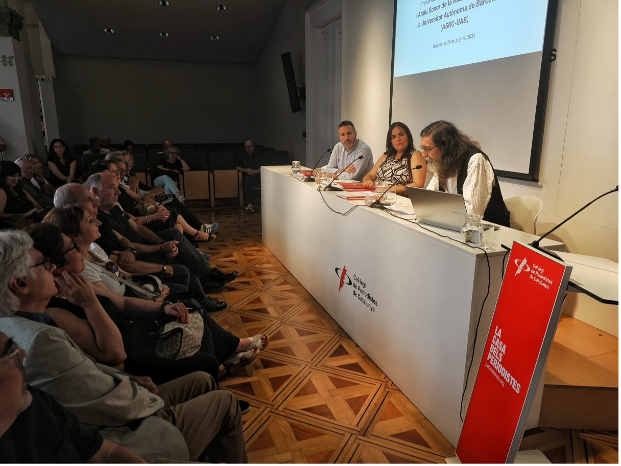 La UAB i la Federació de Ràdios Locals de Catalunya signen un conveni per fer créixer l’Arxiu Sonor de la Ràdio a Catalunya La UAB i la Federació de Ràdios Locals de Catalunya signen un conveni per fer créixer l’Arxiu Sonor de la Ràdio a Catalunya